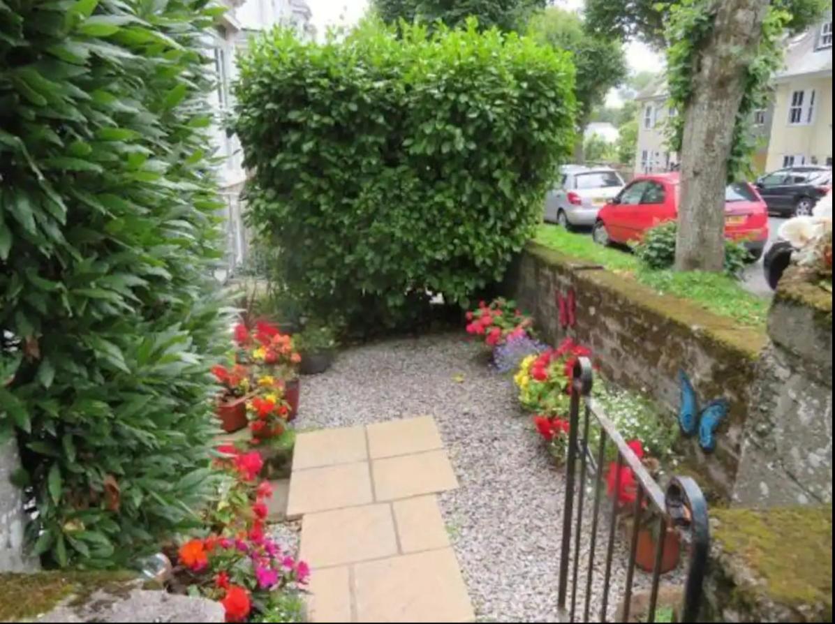 Apartment Spacious 2 Bedroom Near Seafront